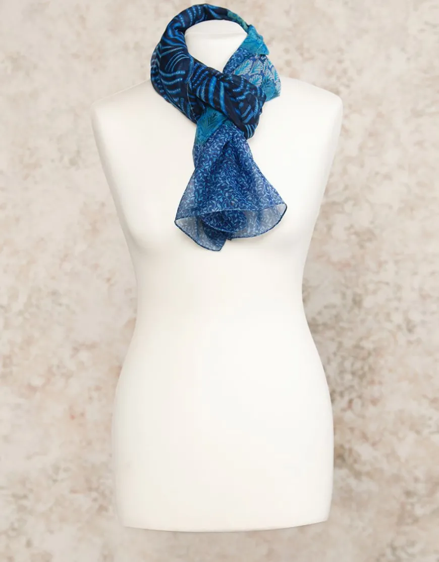 Foulard bleu imprimé