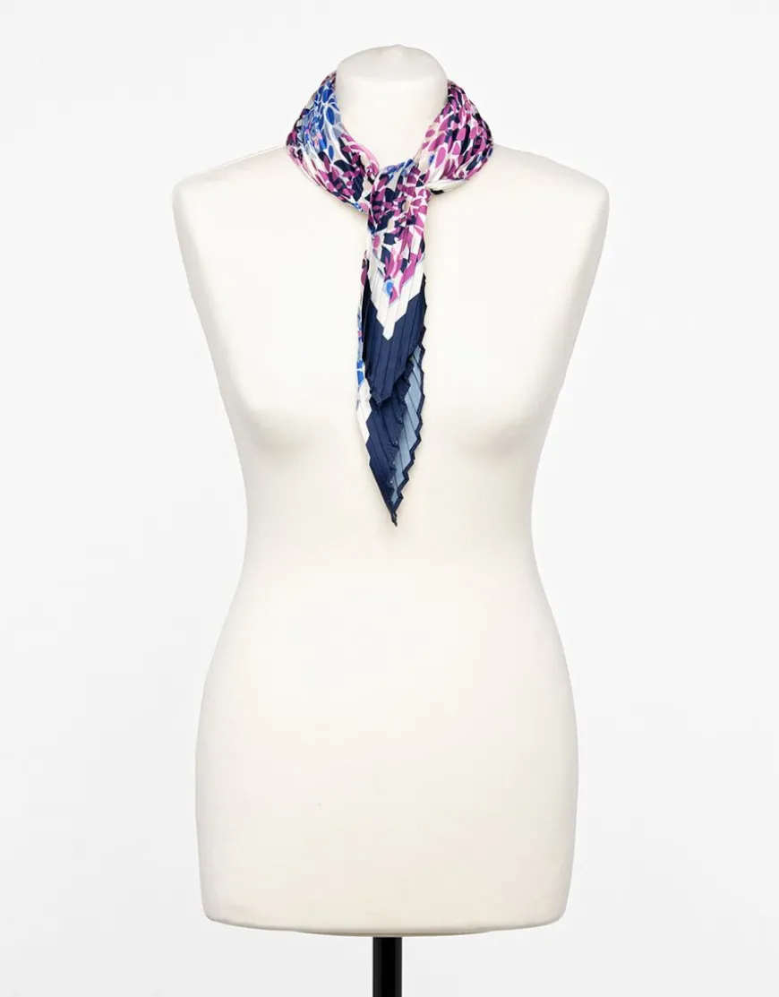 Foulard carré rose plissé