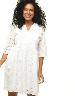 Robe blanche broderies