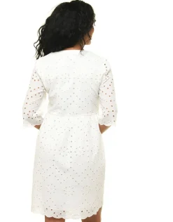 Robe blanche broderies